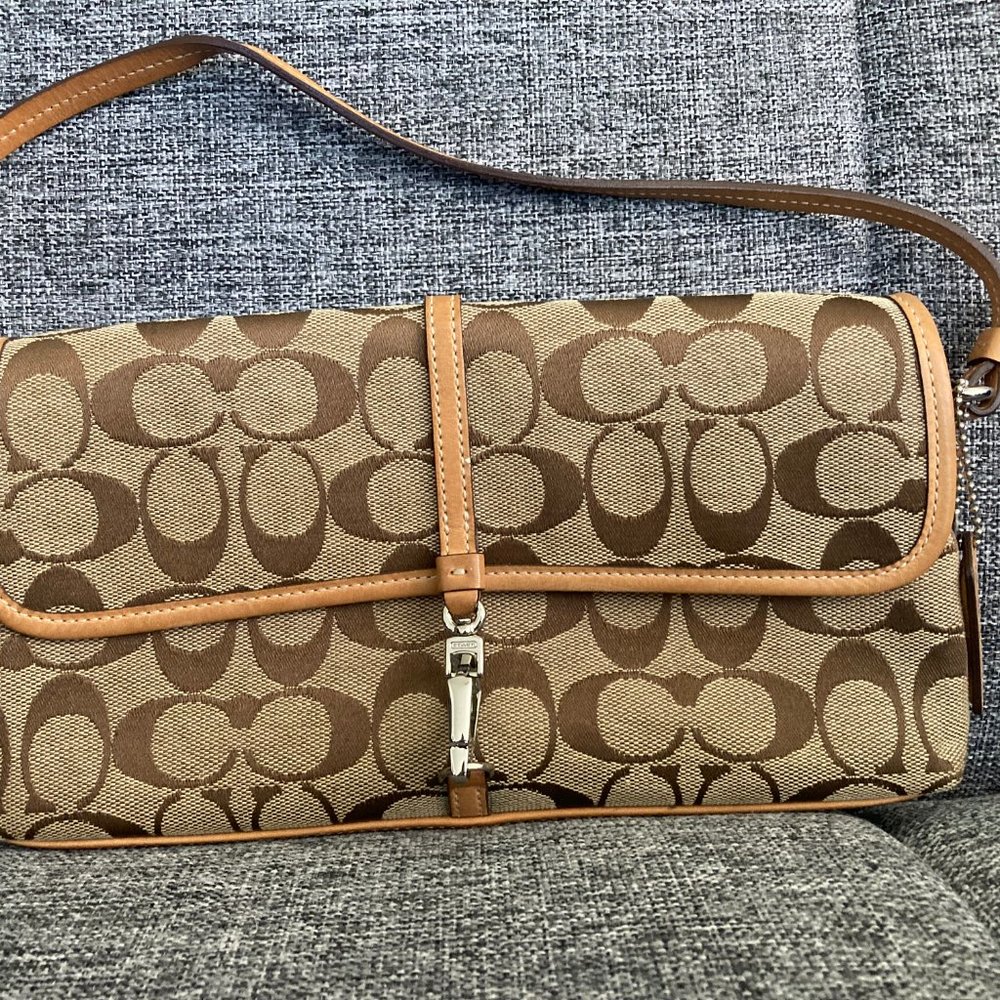 Coach Signature C's Monogram - Picture 3 of 9